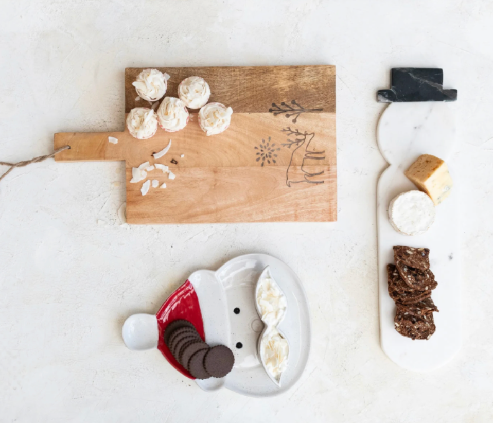 Reindeer Mango Wood Cutting Board w/ Handle & Jute Tie