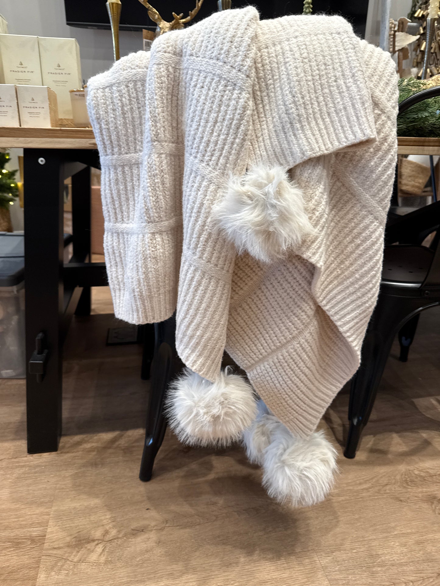 Pom Pom cream throw